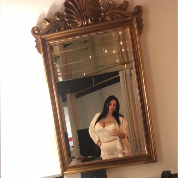 Meet your Posher, Nicole - Picture 2 of 10